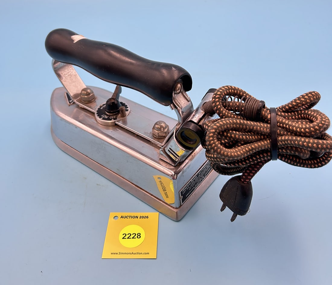 American Beauty Iron, Electric, American Electrical Heater Co, Detroit USA, Tailor iron, w/heat i... (1 of 4)