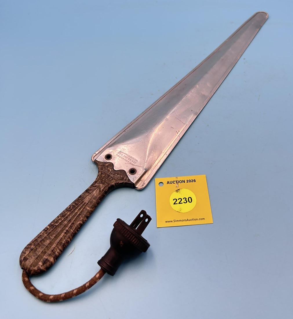 Electric Novelty Mfg Co, New York, NY, US Pat 1,817.731 Necktie electric iron L 18 1/2" (1 of 4)