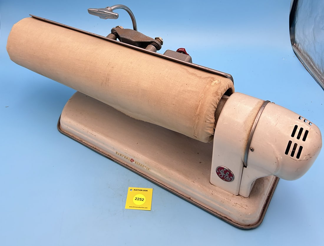 General Electric, Electric Mangle, about 1940, L 22" (1 of 9)