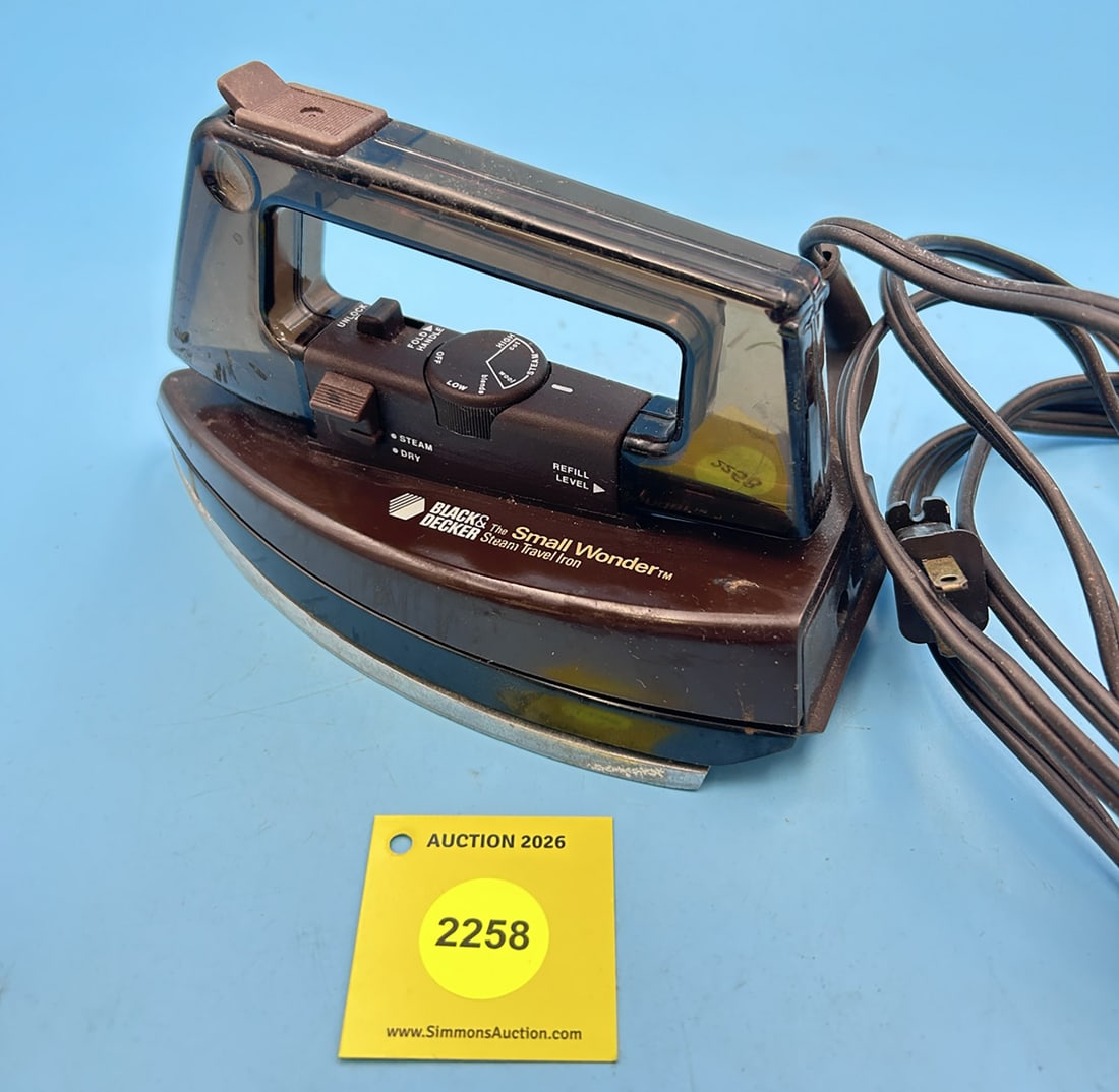 Black & Decker Small Wonder travel iron L 7" (1 of 3)