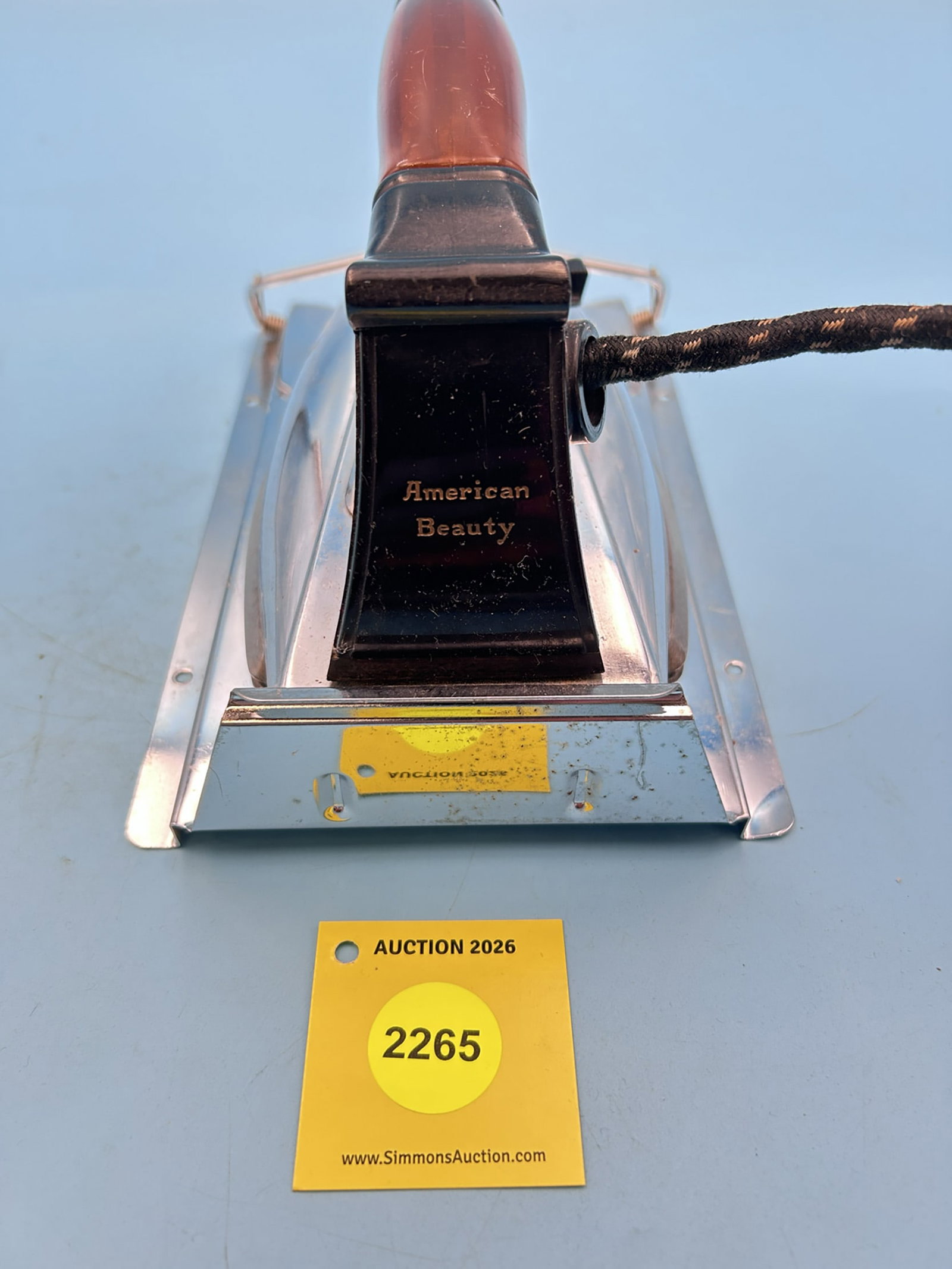 American Beauty, AM. Elect. Heater Co, Detroit, clear red handle grip, heat indicator, about 1950 L - 2