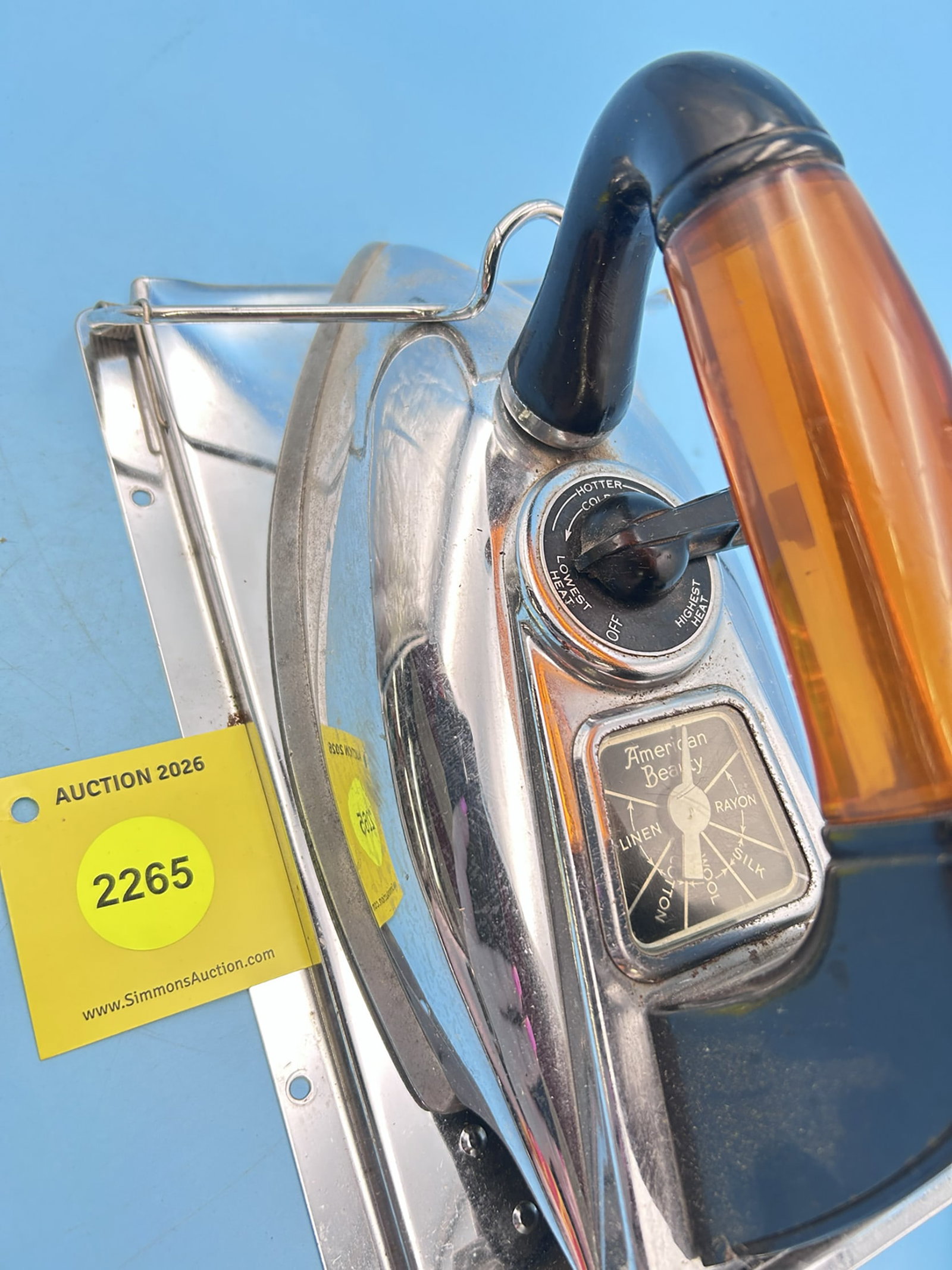 American Beauty, AM. Elect. Heater Co, Detroit, clear red handle grip, heat indicator, about 1950 L - 3