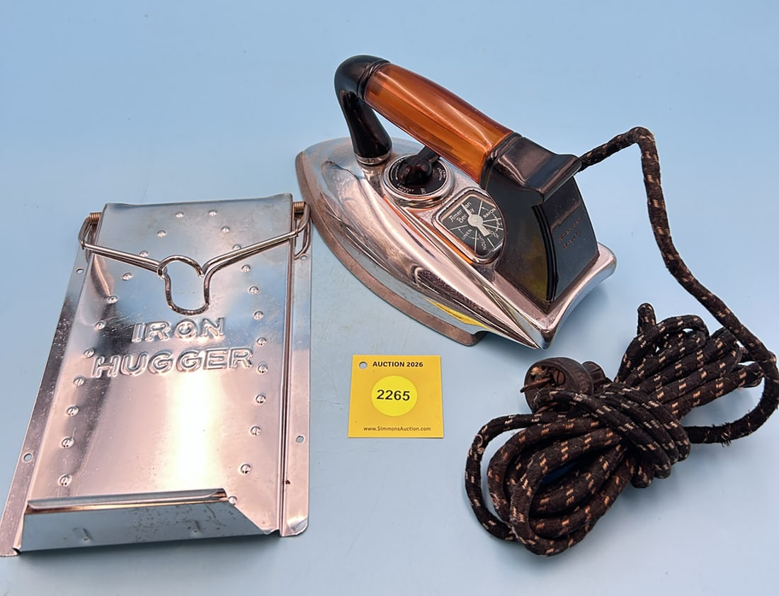 American Beauty, AM. Elect. Heater Co, Detroit, clear red handle grip, heat indicator, about 1950 L - 4