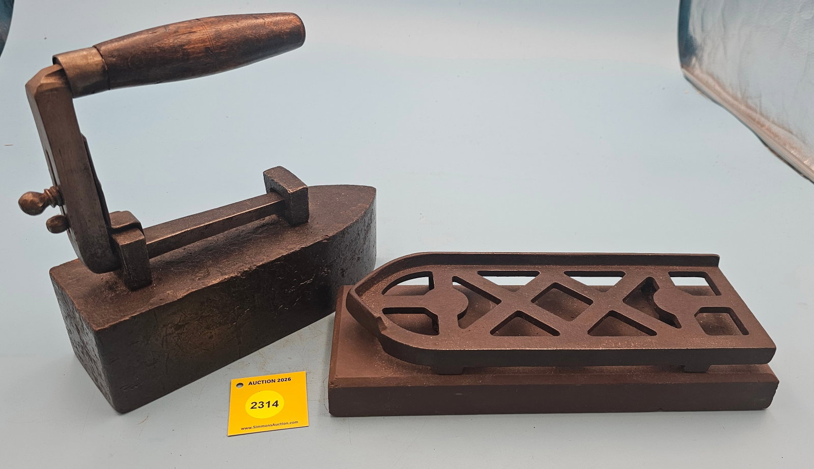 Cold handle Tailor iron w/trivet - 2