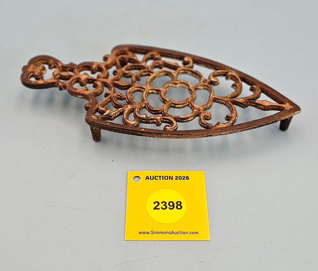 Wilton, spade trivet, 8 x 3 1/4 x 7/8": Wilton, spade trivet, 8 x 3 1/4 x 7/8"