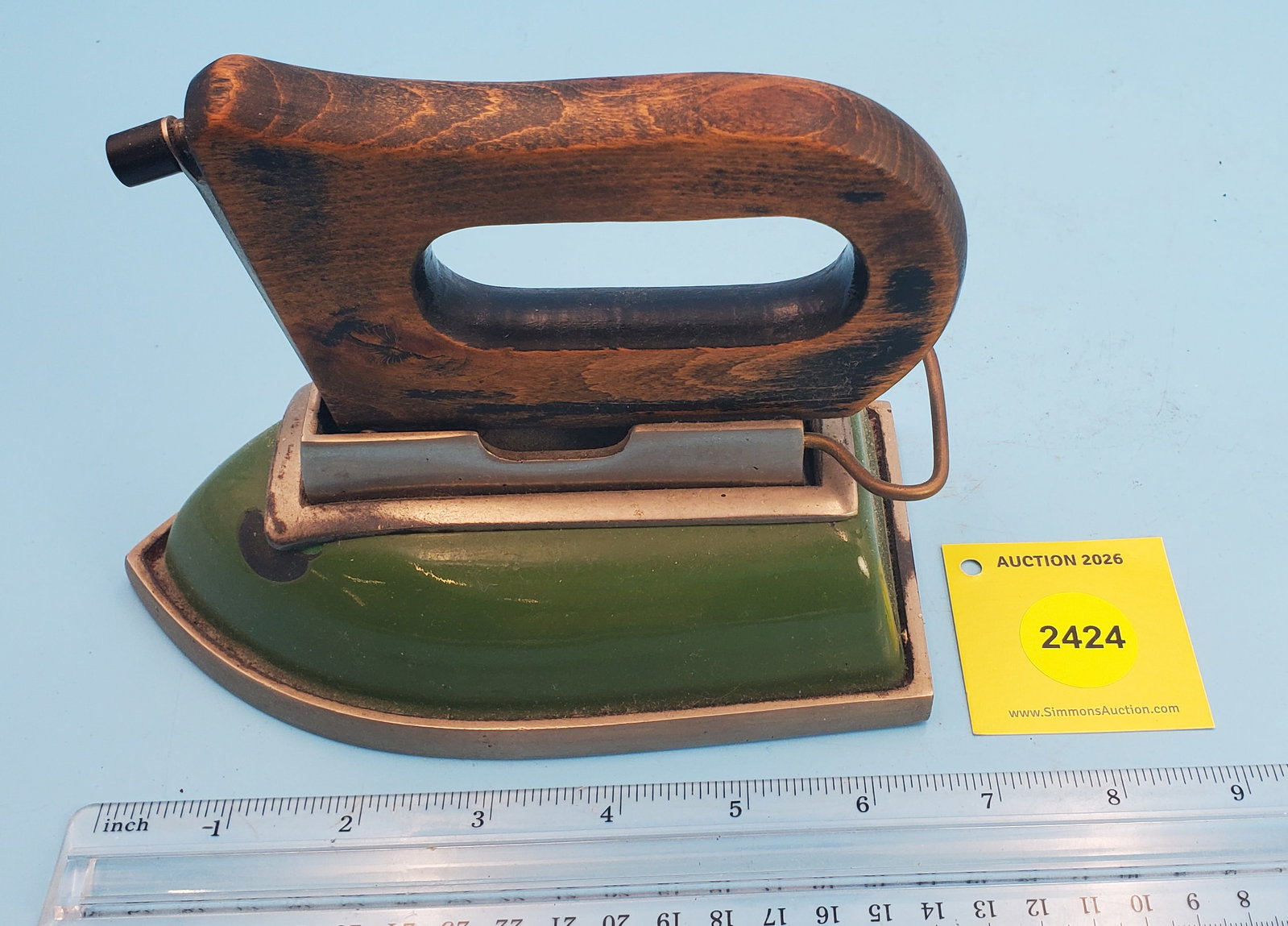 Cold handle, wood handle, green, L 6 3/4" (1 of 2)