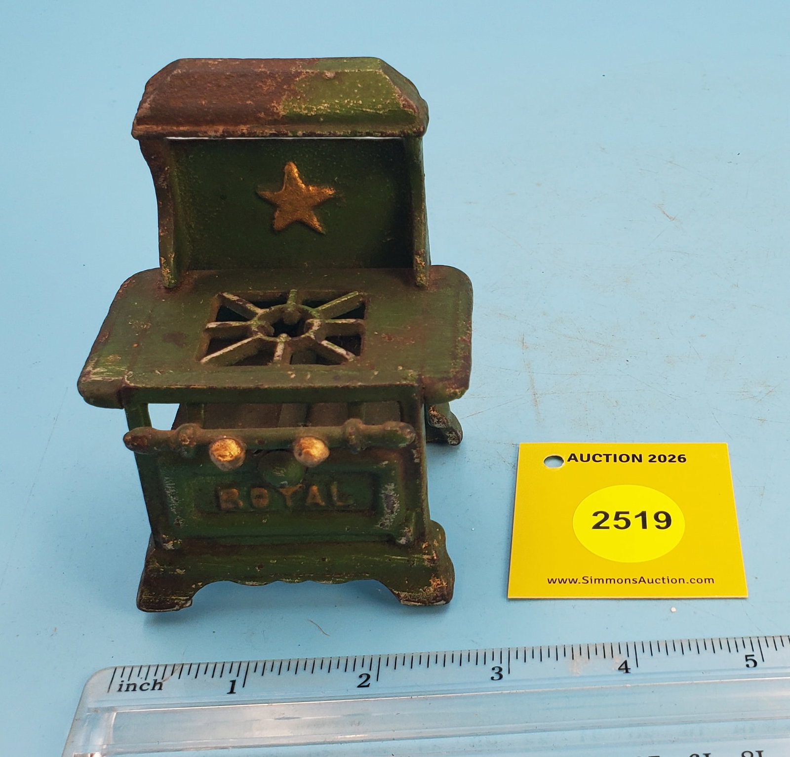 Royal Cast Iron Stove, Toy/Doll House, Height 3 3/4" (1 of 2)