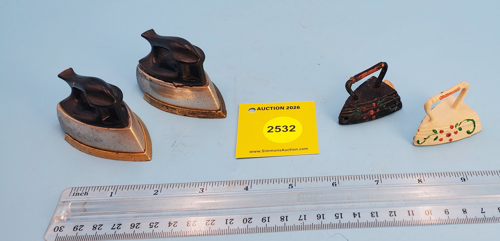 Lot of 2 sets of iron salt and pepper shakers: Lot of 2 sets of iron salt and pepper shakers