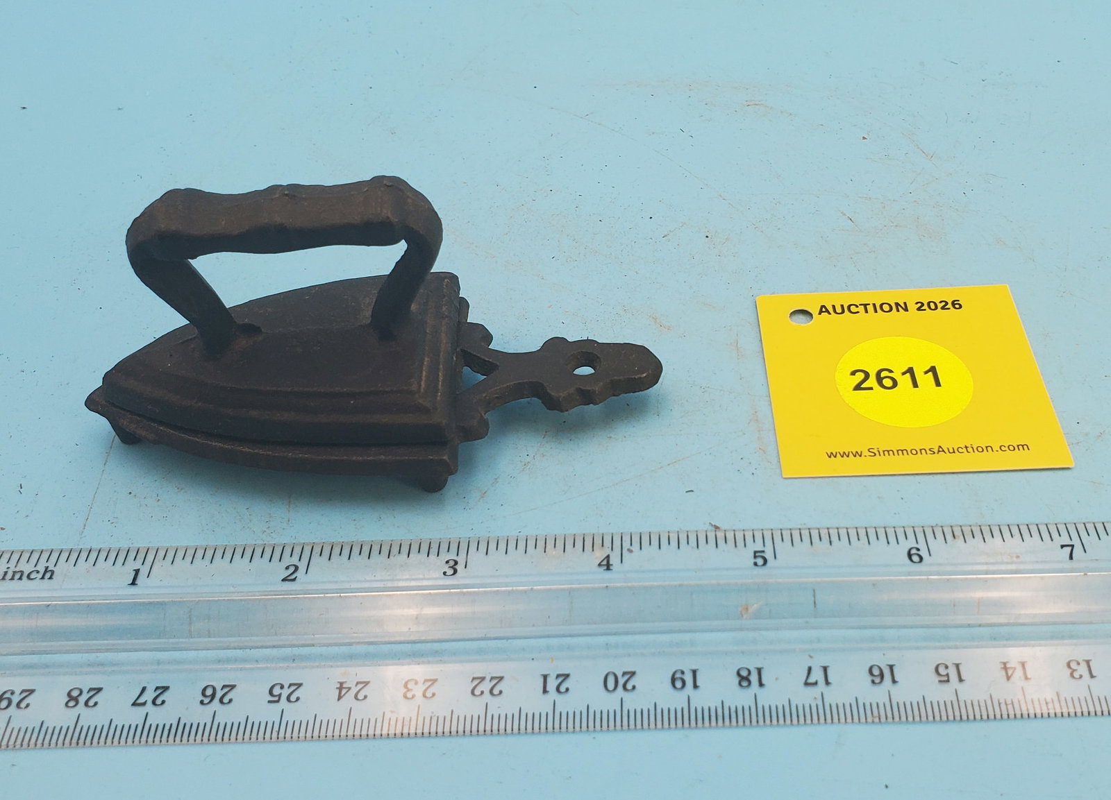 Child's Iron, Tri Bump, L 2 3/8", w/trivet: Child's Iron, Tri Bump, L 2 3/8", w/trivet
