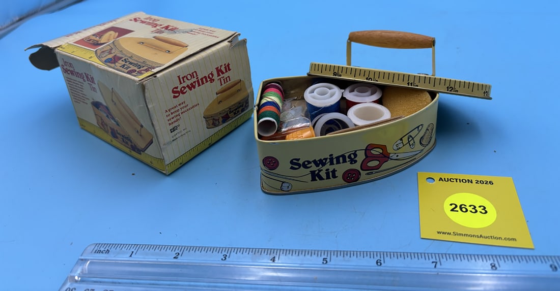 Iron sewing kit, in orginal box . Complete with sewing asserorites - 3