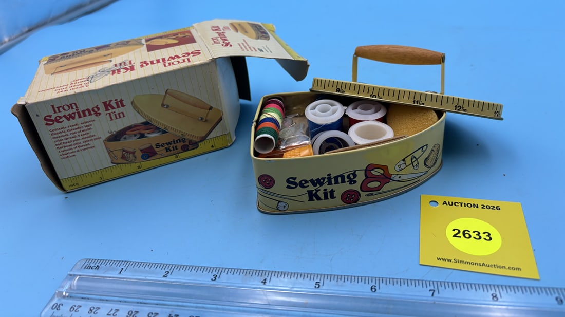 Iron sewing kit, in orginal box . Complete with sewing asserorites - 4