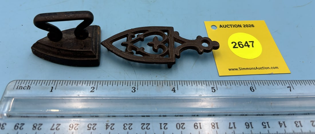 Cast, curl handle, L 2" w/spade trivet: Cast, curl handle, L 2" w/spade trivet