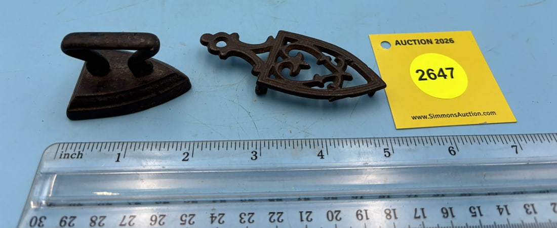 Cast, curl handle, L 2" w/spade trivet - 2