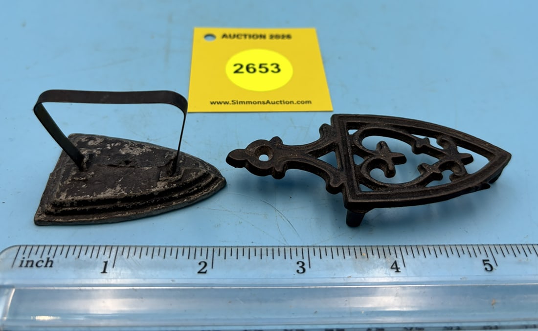 Strap handle, L 2" w/spade trivet: Strap handle, L 2" w/spade trivet