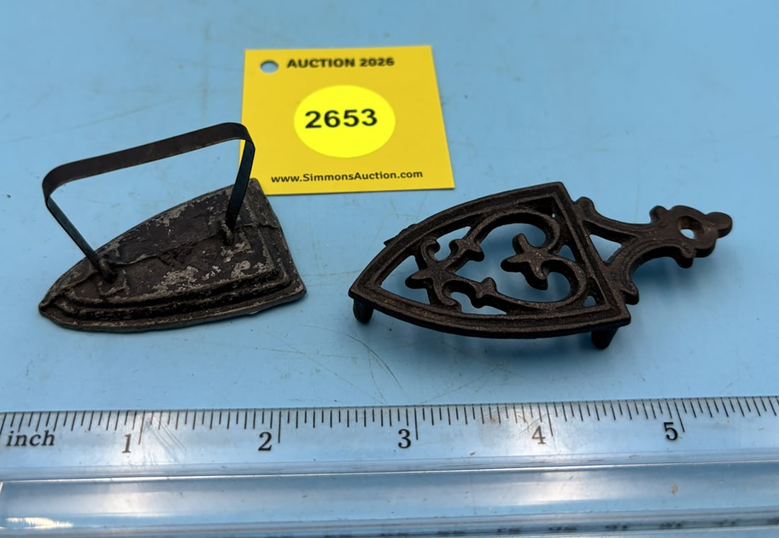 Strap handle, L 2" w/spade trivet - 2