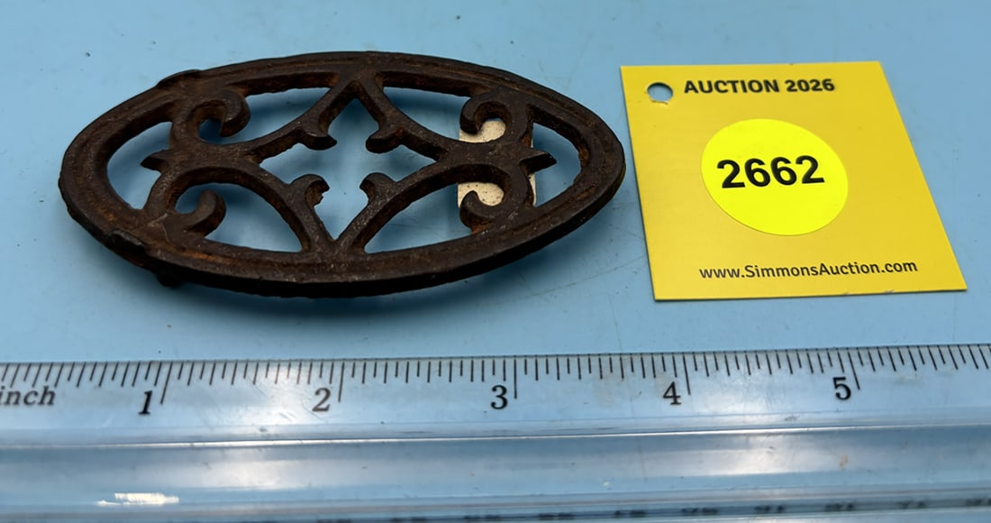 Oval trivet L 3 5/8": Oval trivet L 3 5/8"