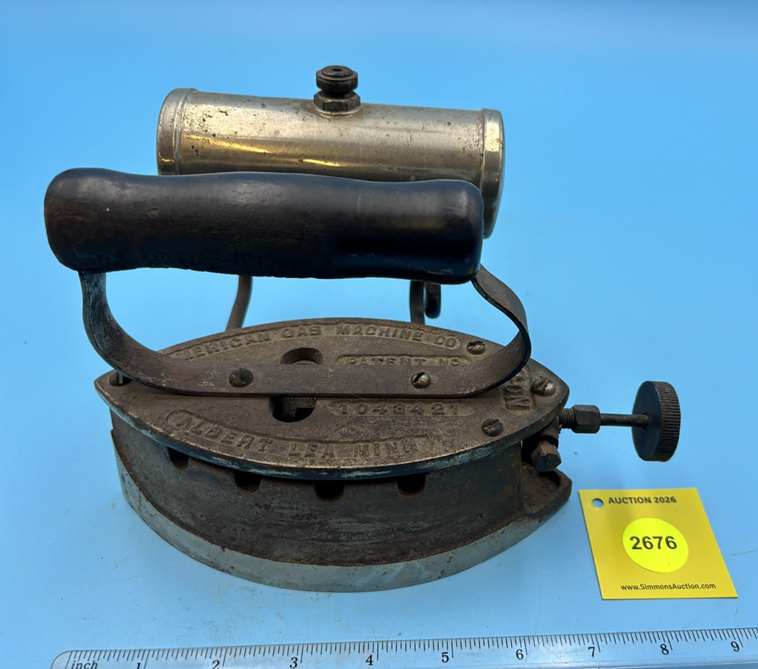 American Gas Machine Co, fuel iron #3 w/ cylindrical fuel tank horizontally on side: American Gas Machine Co, fuel iron #3 w/ cylindrical fuel tank horizontally on side
