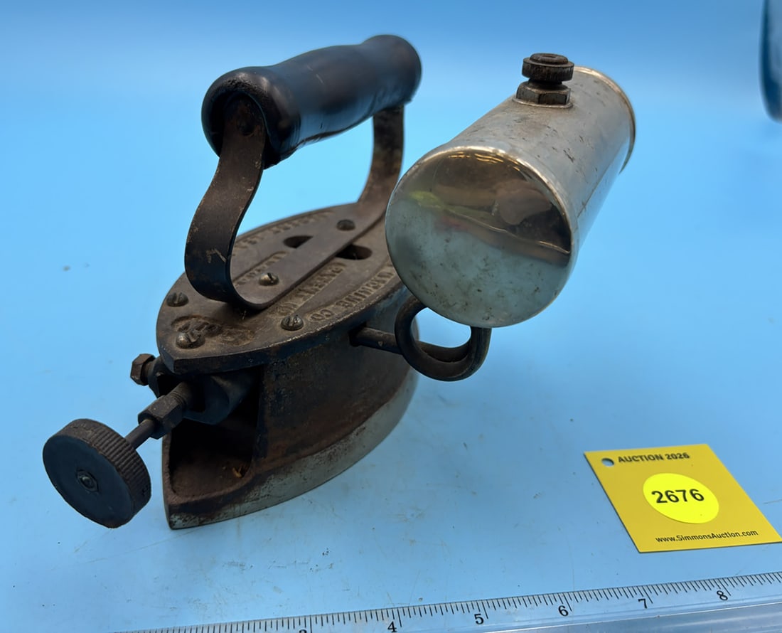 American Gas Machine Co, fuel iron #3 w/ cylindrical fuel tank horizontally on side - 2