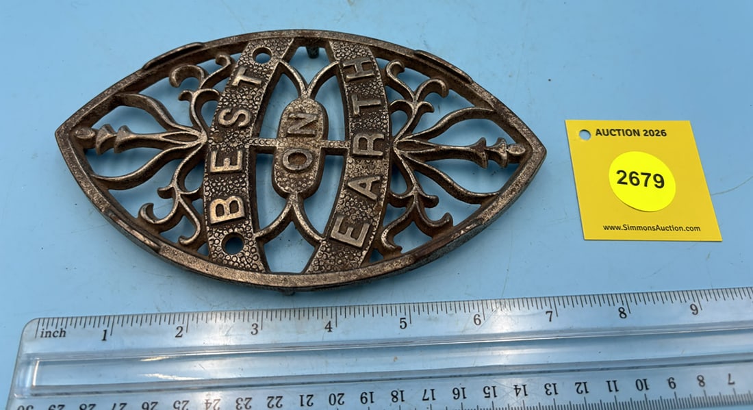 "Best on Earth" double pointed trivet w/ four legs: "Best on Earth" double pointed trivet w/ four legs