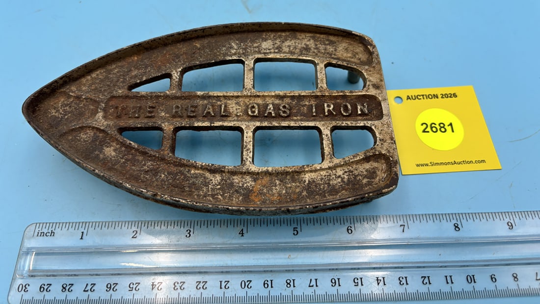 " The Real Gas Iron" trivet w/ three legs: " The Real Gas Iron" trivet w/ three legs