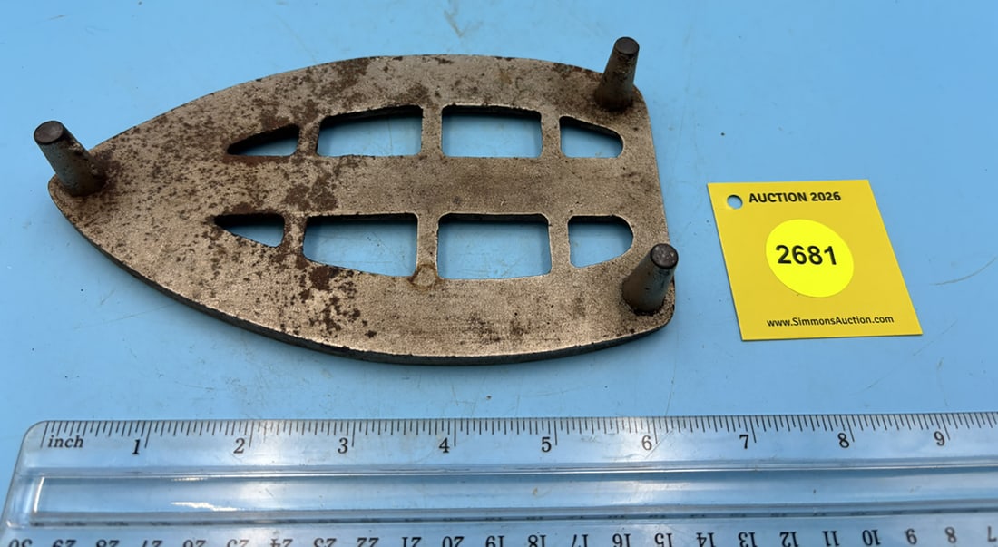 " The Real Gas Iron" trivet w/ three legs - 2