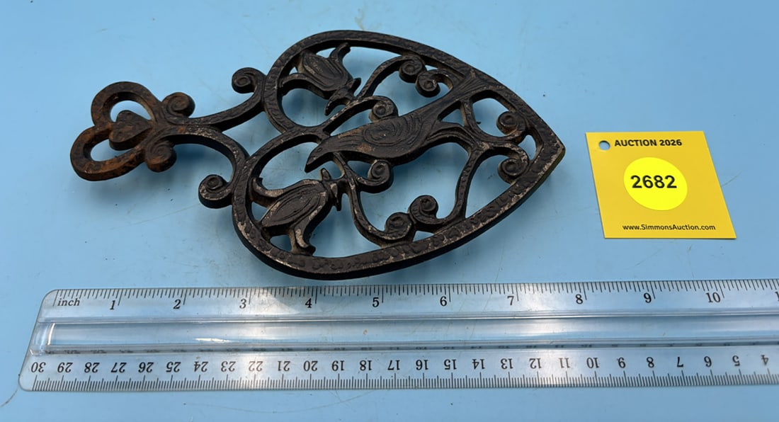 "Distlefink" trivet w/ handle and three legs: "Distlefink" trivet w/ handle and three legs