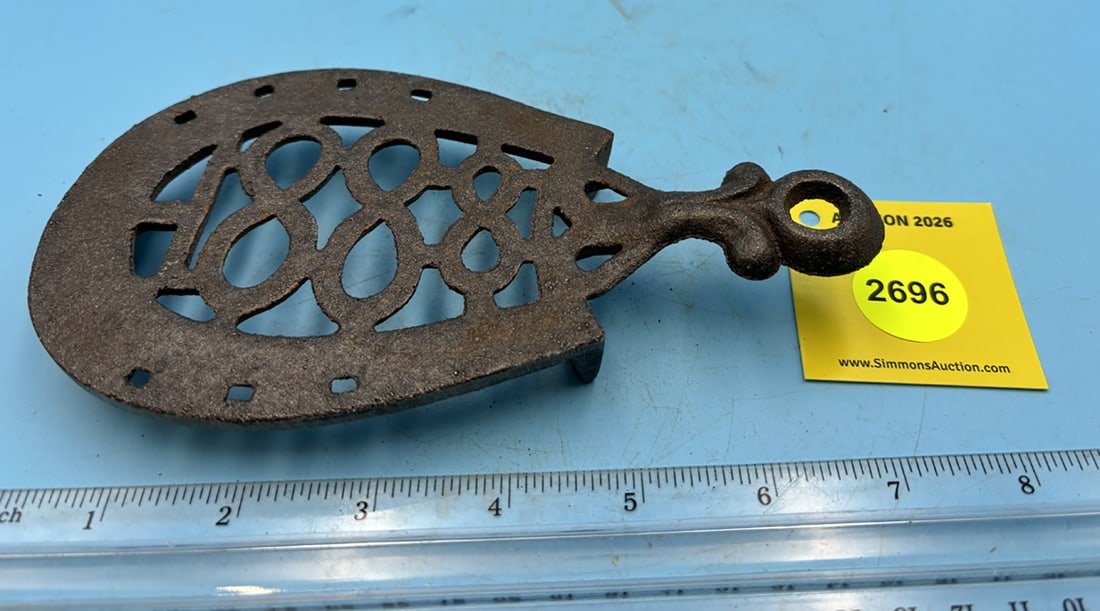 1888 in horseshoe trivet w/ handle and three legs: 1888 in horseshoe trivet w/ handle and three legs