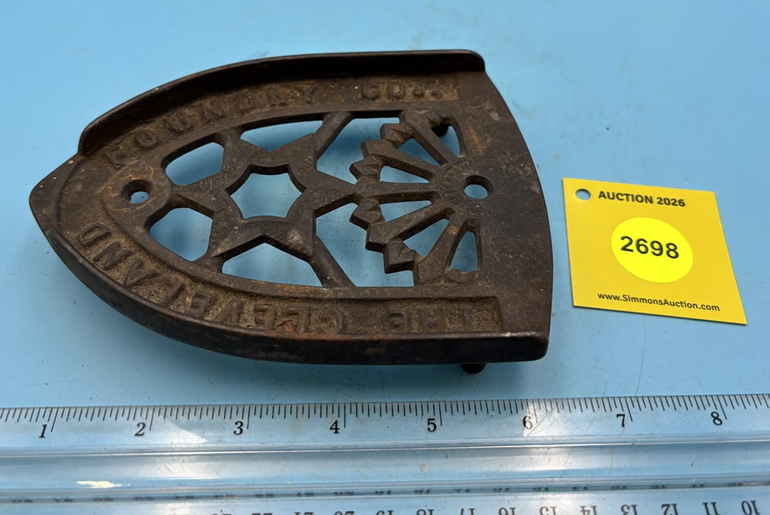 The Cleaveland Foundry Co, Cleveland OH, Star and Sunburts trivet w/ three legs: The Cleaveland Foundry Co, Cleveland OH, Star and Sunburts trivet w/ three legs