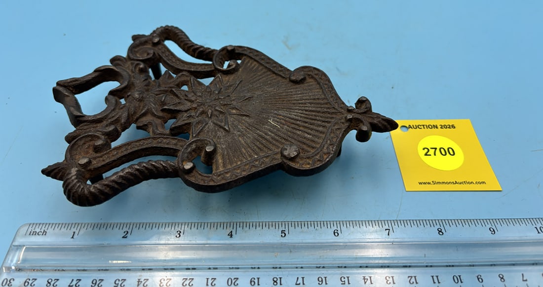 "Sunburts / Order of Cincinnati" trivet w/ three feet (1 of 2)