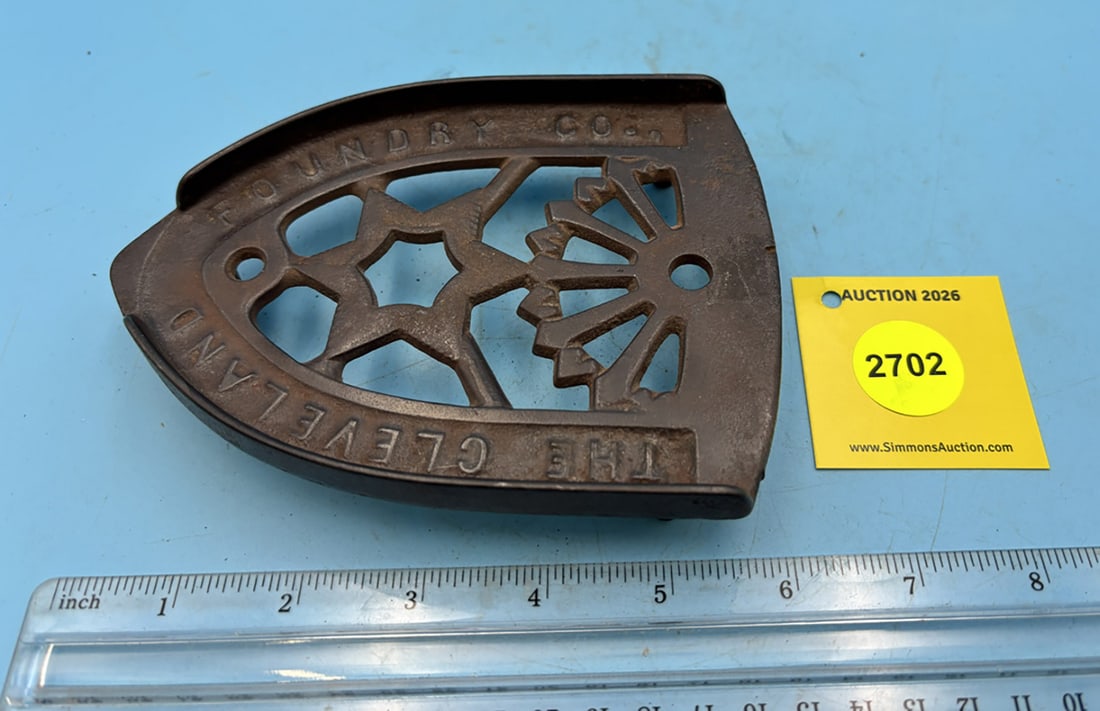 The Cleaveland Foundry Co, Cleveland OH, Star and Sunburts trivet w/ three legs: The Cleaveland Foundry Co, Cleveland OH, Star and Sunburts trivet w/ three legs