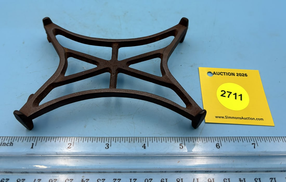 Crossbar and "X" trivet w/ four feet: Crossbar and "X" trivet w/ four feet