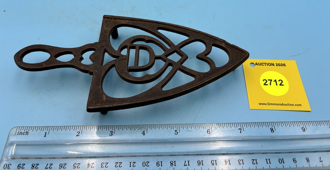 Heart with "D" trivet w/ handle and four feet: Heart with "D" trivet w/ handle and four feet