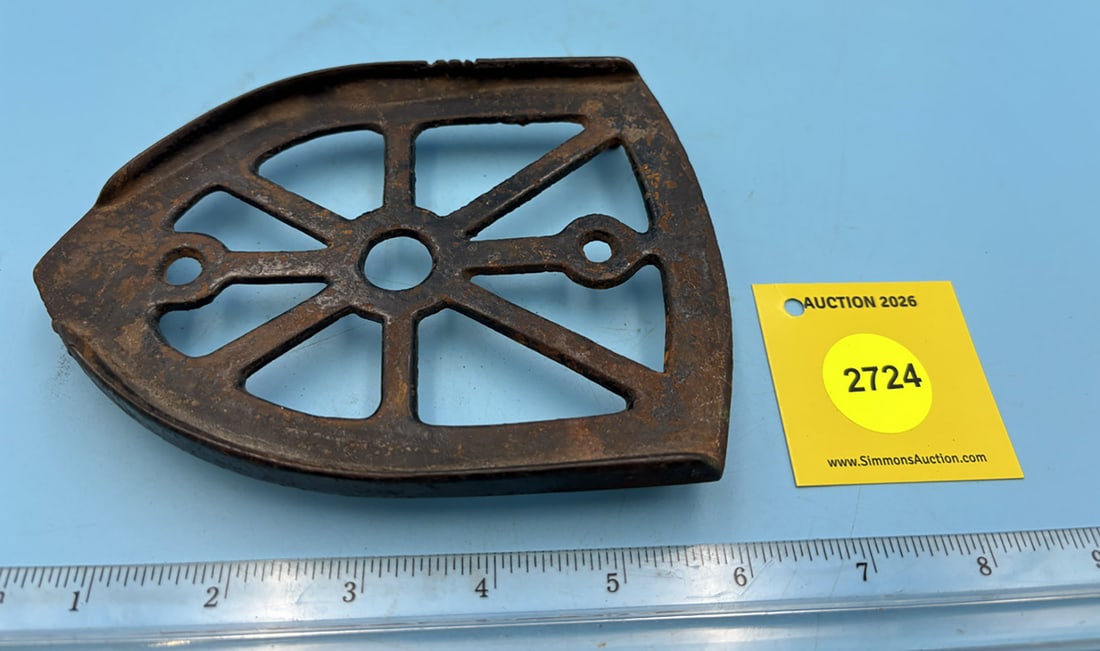 Spider web trivet (1 of 2)