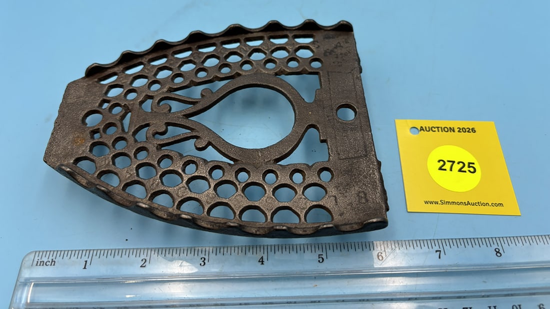 Lacy urn trivet: Lacy urn trivet