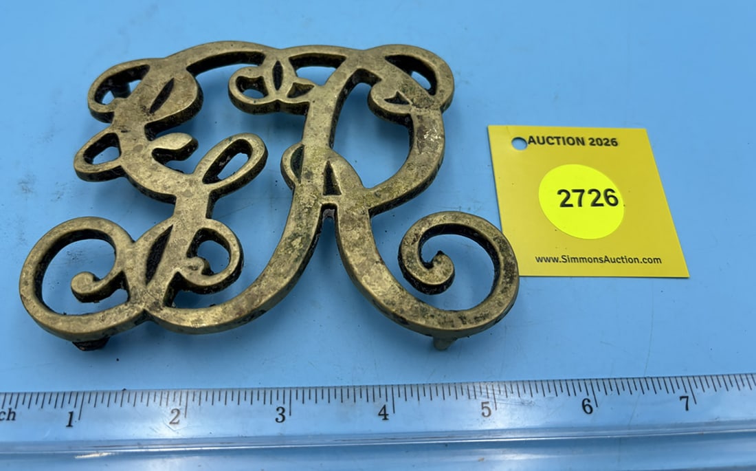Colonial Williamsburg, VA Metal trivet (1 of 2)