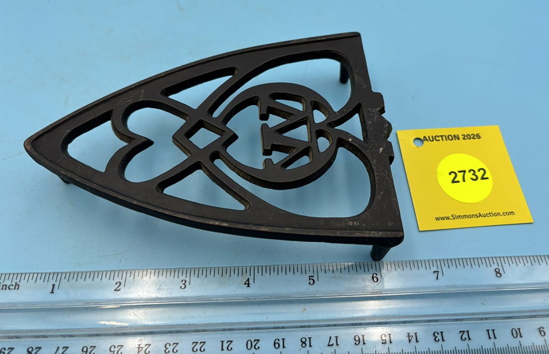 Heart with "W" w/ three feet (1 of 2)