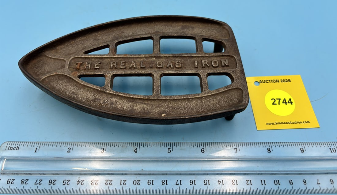 The real Gas Iron trivet w/ guard rails and three feet (1 of 2)