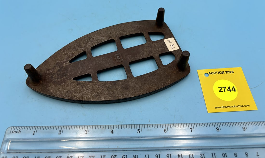 The real Gas Iron trivet w/ guard rails and three feet - 2