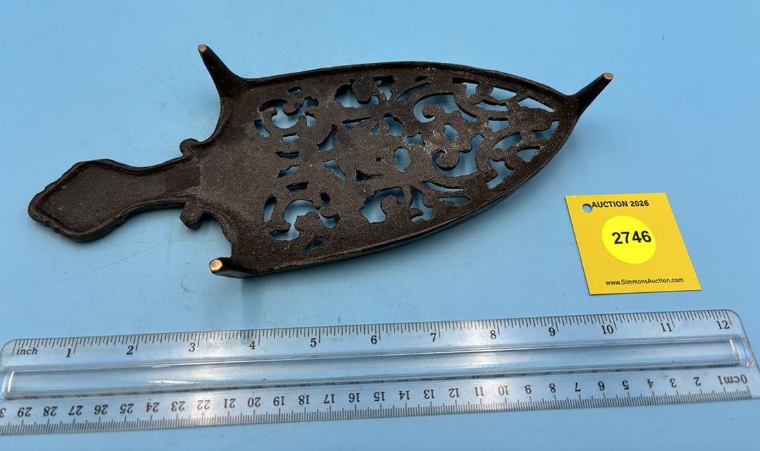 Large floral and scroil pattern trivet w/ handle and three feet - 2