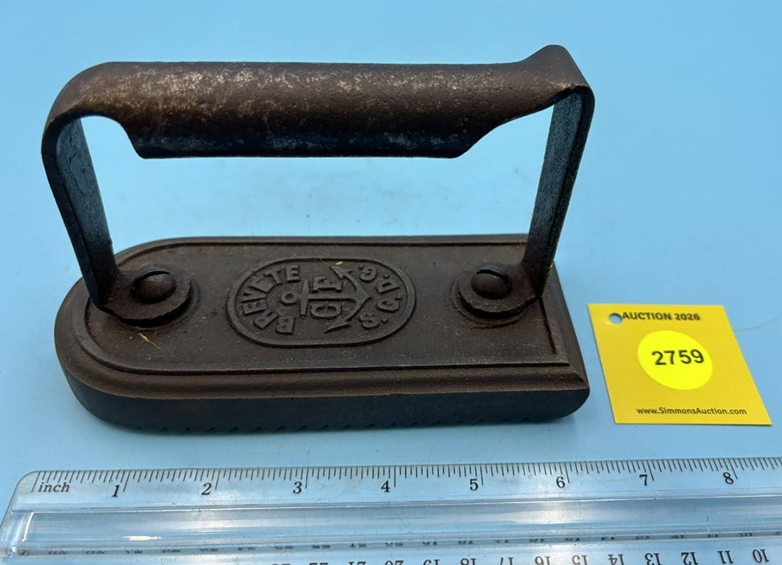 One piece polishing iron. Flat front, rounded back, cross hatch sole: One piece polishing iron. Flat front, rounded back, cross hatch sole