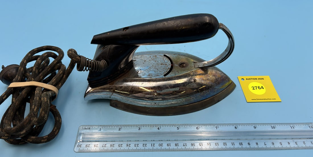 Lady Dover stream lined iron w/ heat settings (1 of 4)