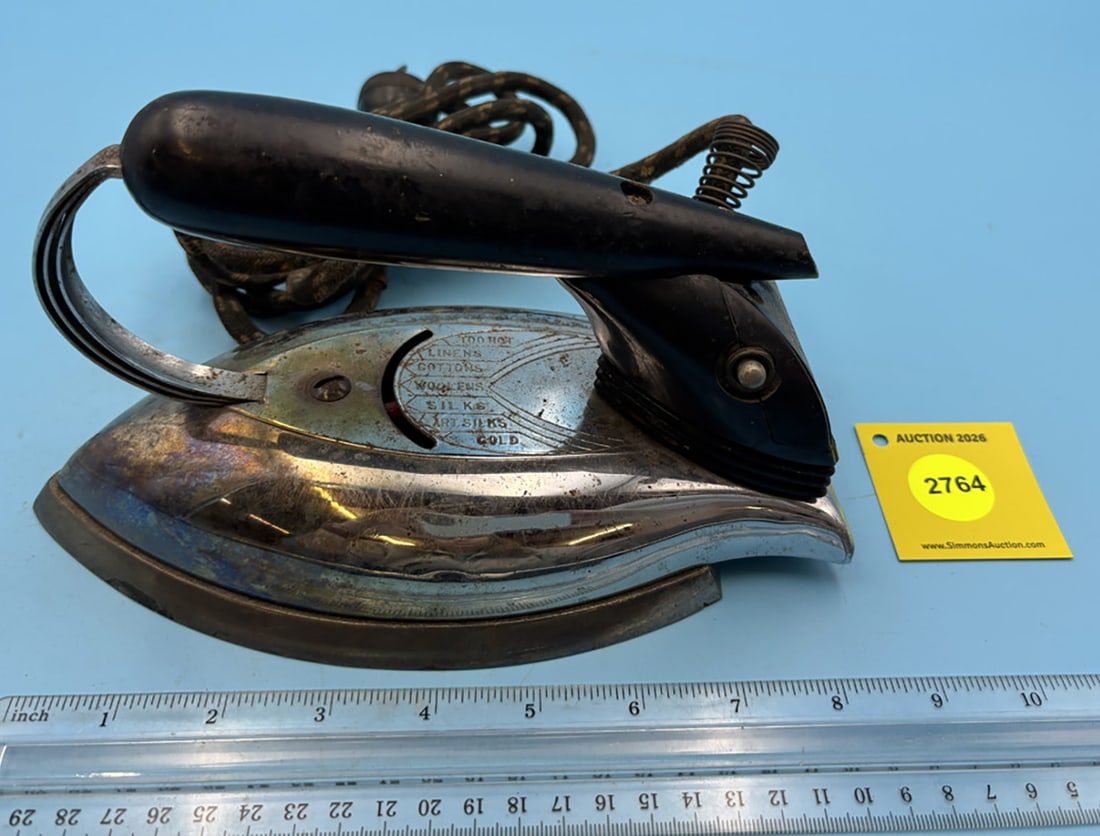 Lady Dover stream lined iron w/ heat settings - 2