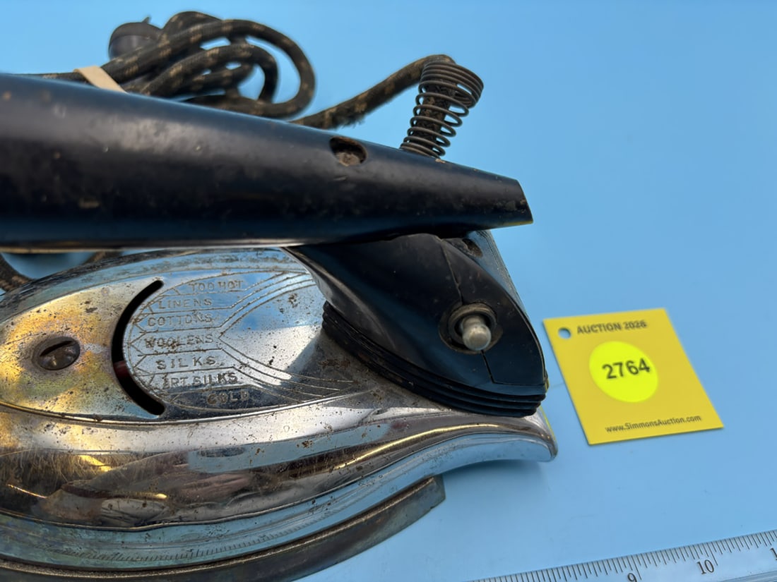 Lady Dover stream lined iron w/ heat settings - 3