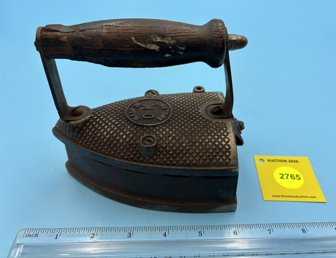 OK natural gas iron, England, cross hatch pattern on top, "guts" missing: OK natural gas iron, England, cross hatch pattern on top, "guts" missing