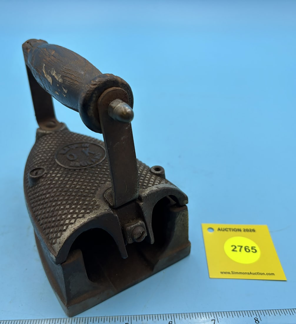 OK natural gas iron, England, cross hatch pattern on top, "guts" missing - 3