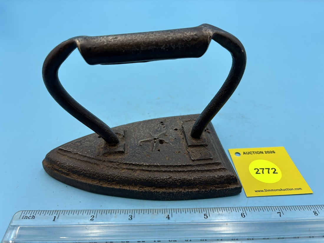 One piece flat iron w/ star, "6 T": One piece flat iron w/ star, "6 T"