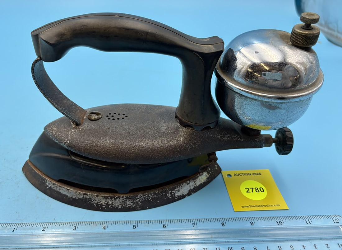 Black fuel iron w/ ball shaped tank: Black fuel iron w/ ball shaped tank