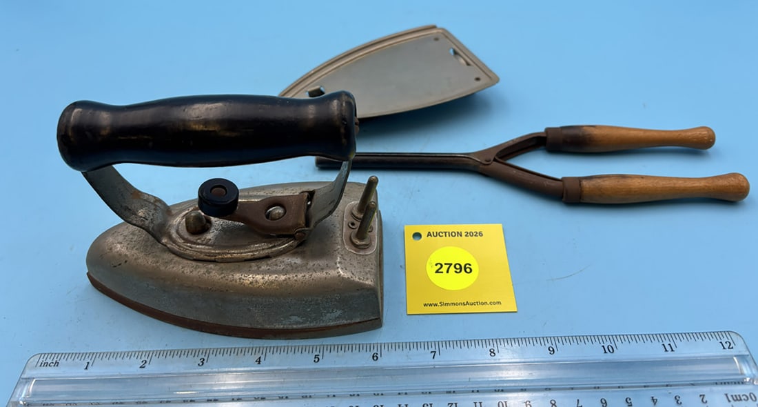 Universal Detachable handle elec. Iron w/curling iron w/trivet (1 of 3)