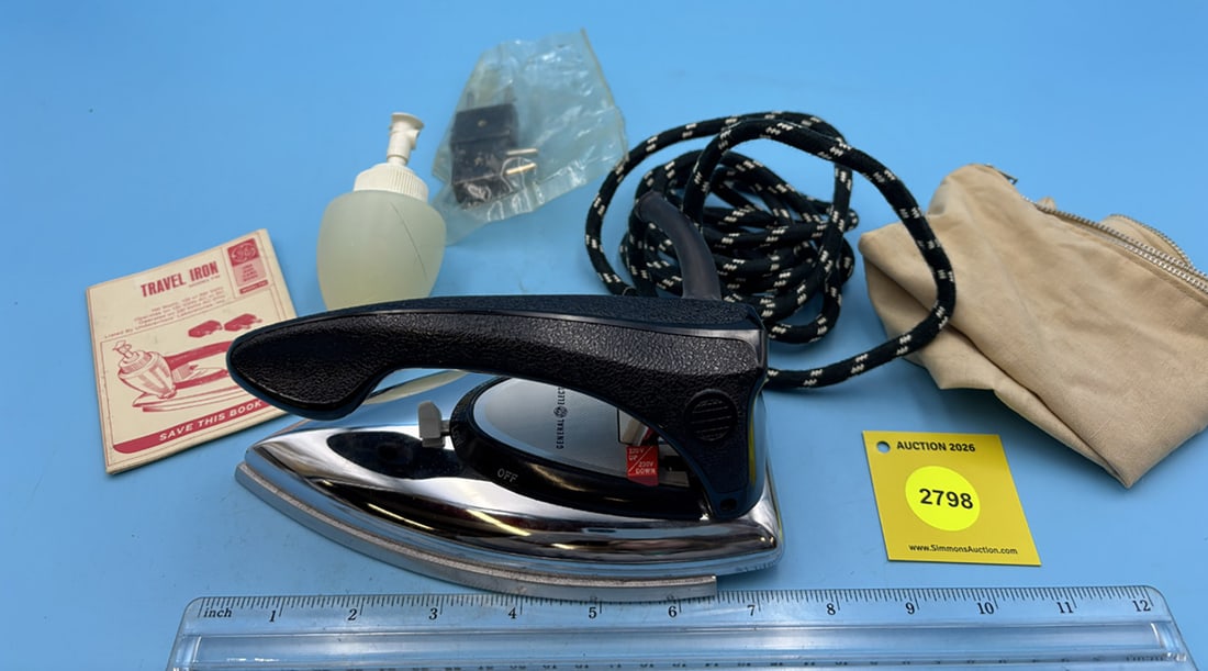 General Electric travel iron w/cloth bag (1 of 4)