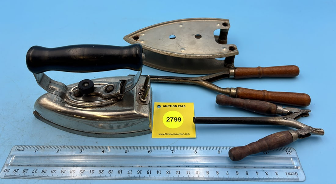 Universal /Landers Fary, Clock, New Britain CT, w/2 curling irons and trivet (1 of 4)